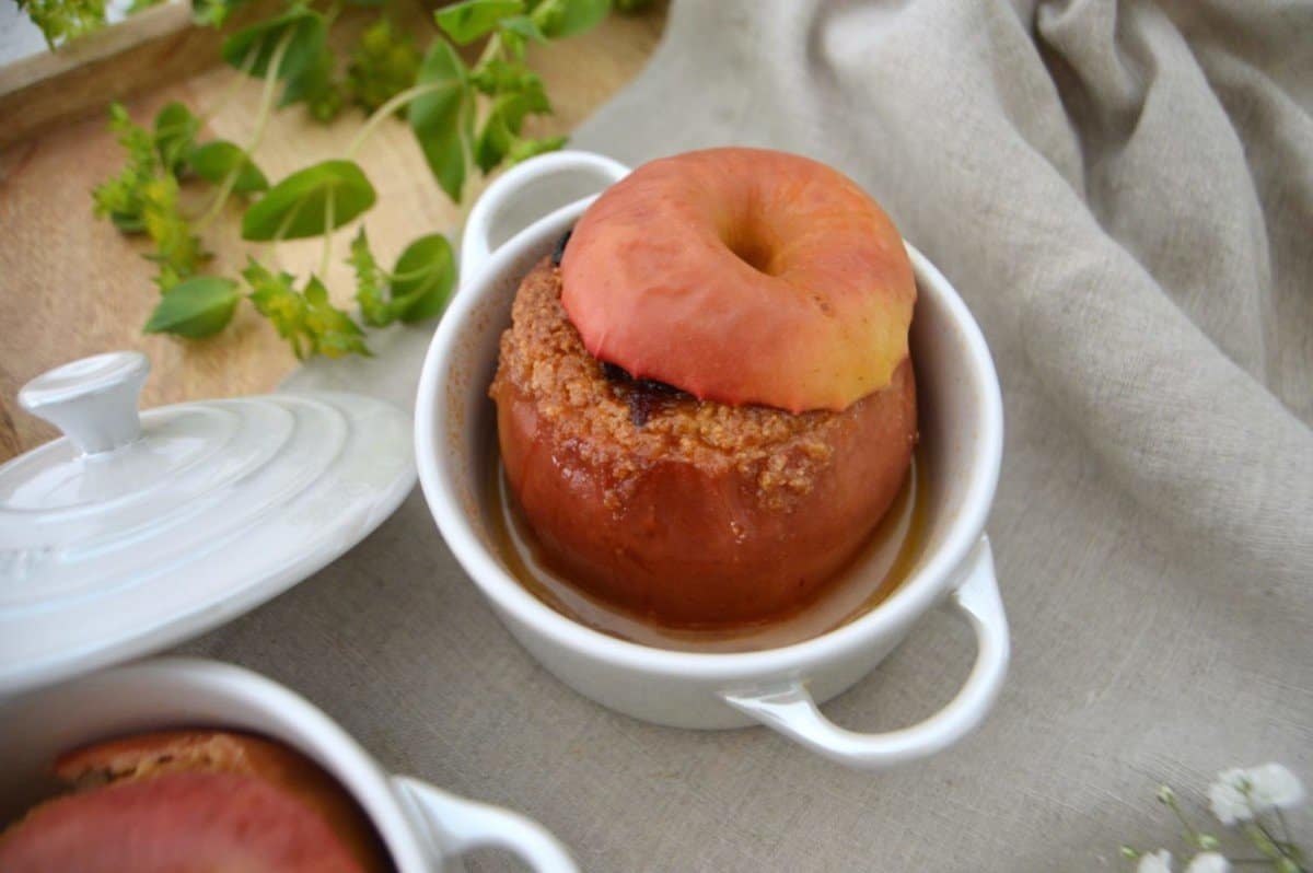 dirndl kitchen German food blog Bratapfel baked apple recipe