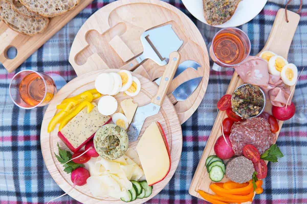 cheese board that has integrated cheese knives