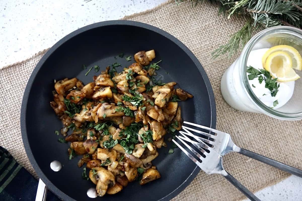 Champignonpfanne (mushroom skillet) in a skillet