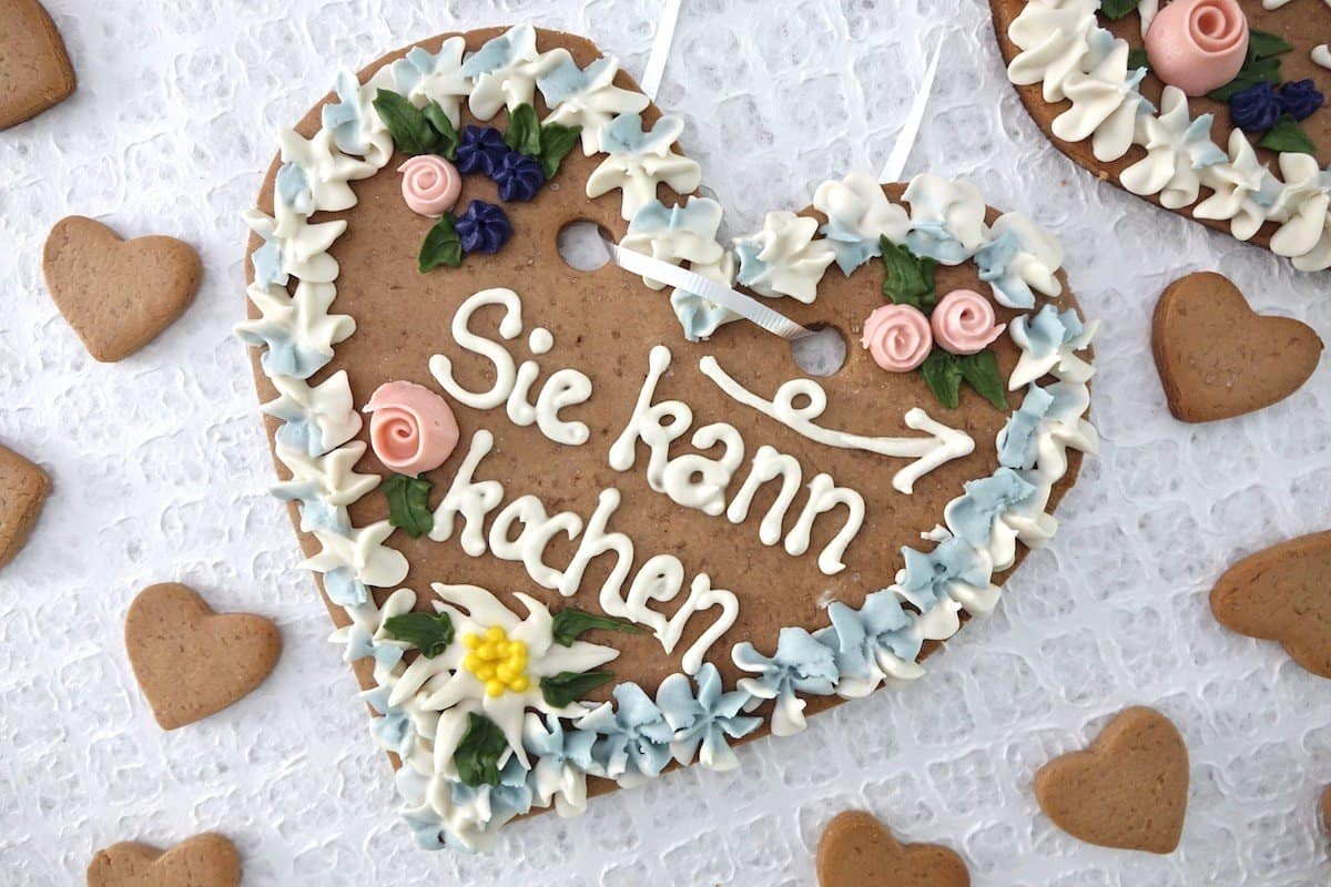 Wiesnherzen Lebkuchenherzen dirndl kitchen recipe