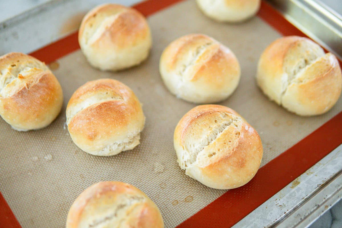 Freshly baked Brötchen on a baking tray topped with a silicon baking mat.