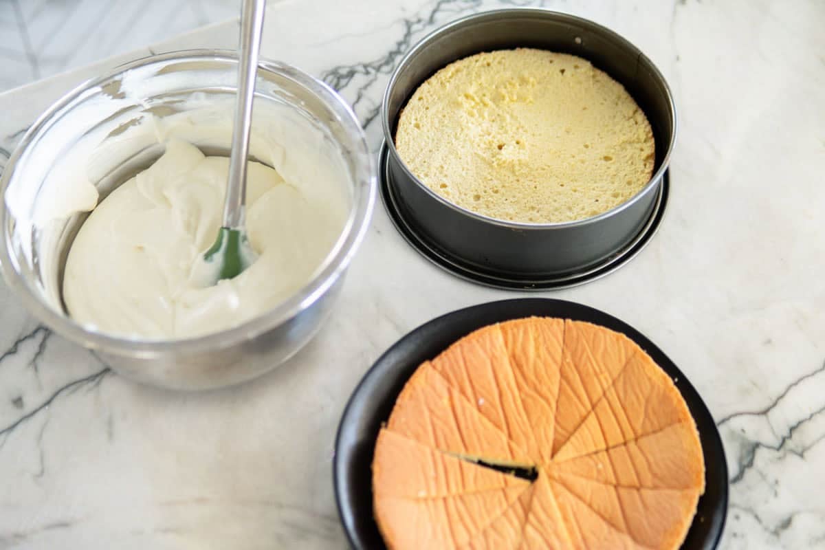 Fluffy quark filling and sliced sponge cake are ready to be assembled.
