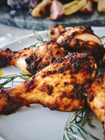 baked chicken drumsticks on a plate