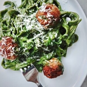 dirndl kitchen rahmspinat nudelauflauf mit bratwurstbällchen german pasta casserole recipe7