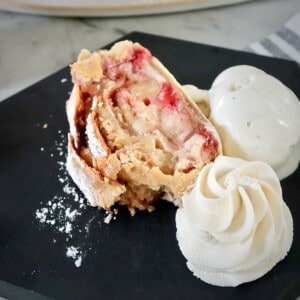 dirndl kitchen strawberry rhubarb strudel11