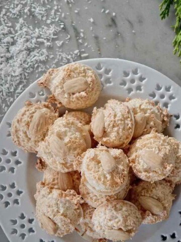 Kokosmakronen The BEST German Recipe Coconut Macaroons dirndl kitchen