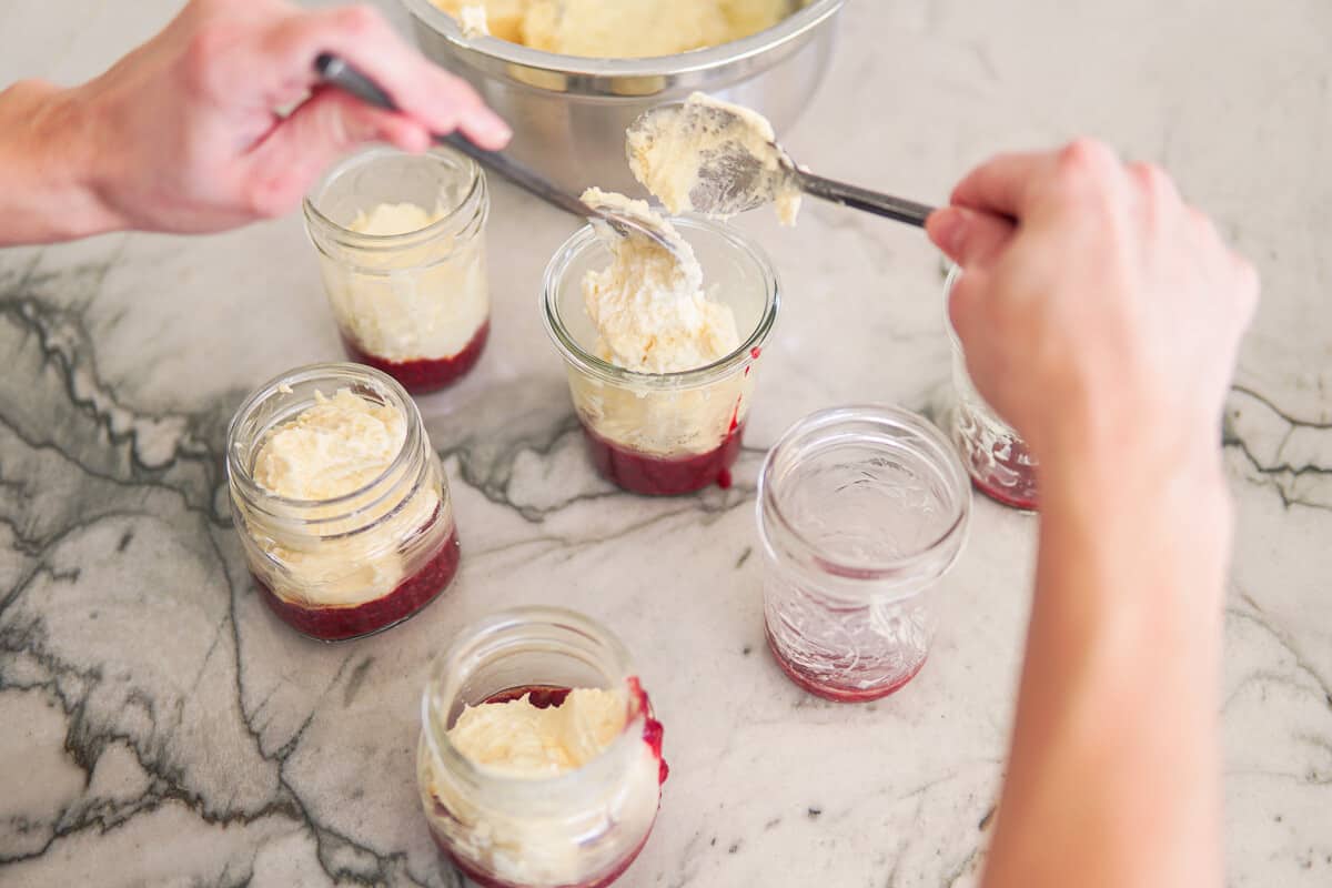 filling jars with cheesecake batter