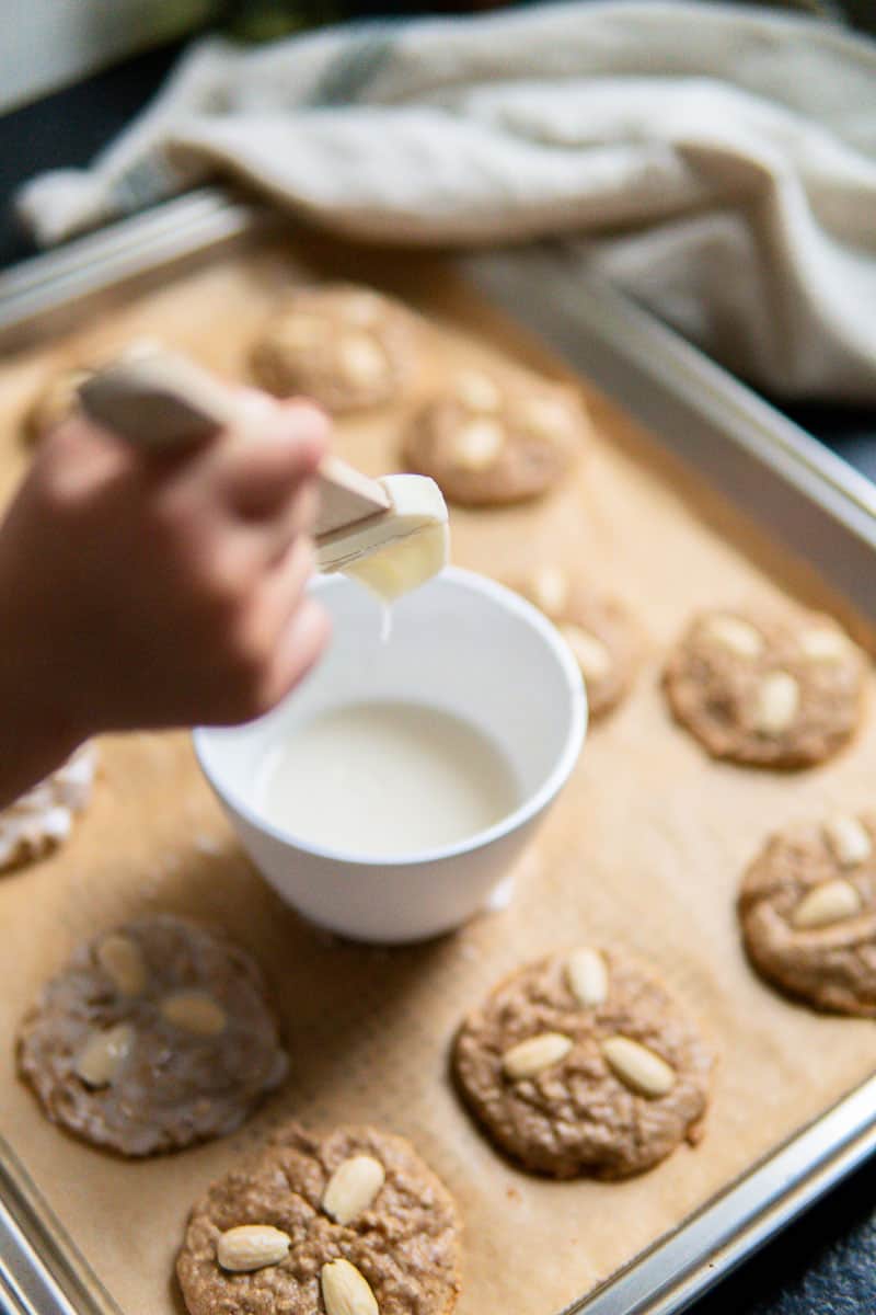 sugar glazing gingerbread cookies