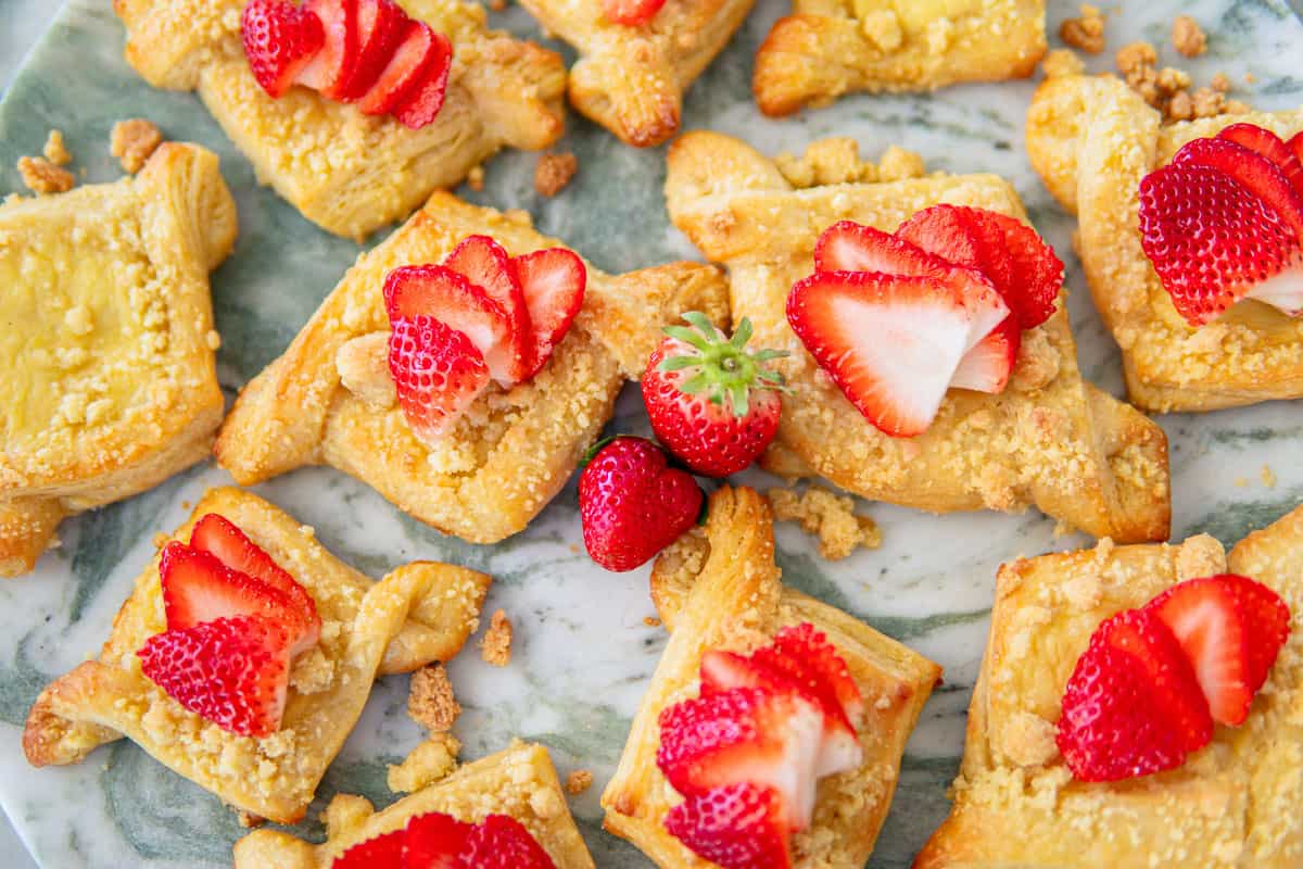 strawberry pudding pastries made from German croissant dough
