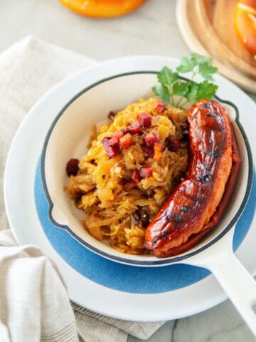sauerkraut with bacon and bratwurst