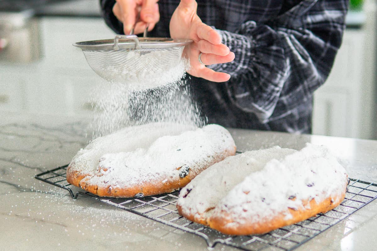 covering Stollen in powdered sugar