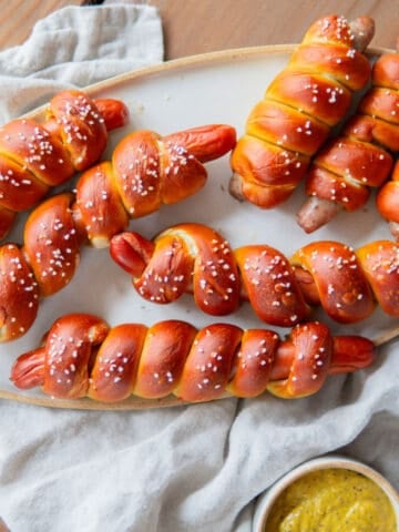 pretzel hot dogs German version