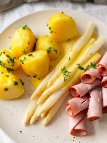 White asparagus on a plate to help celebrate the German white asparagus season.